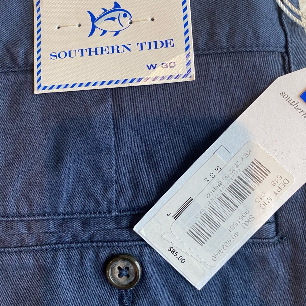 Southern Tide navy shorts, NWT, size 30, 9” inseam. Taking offers!